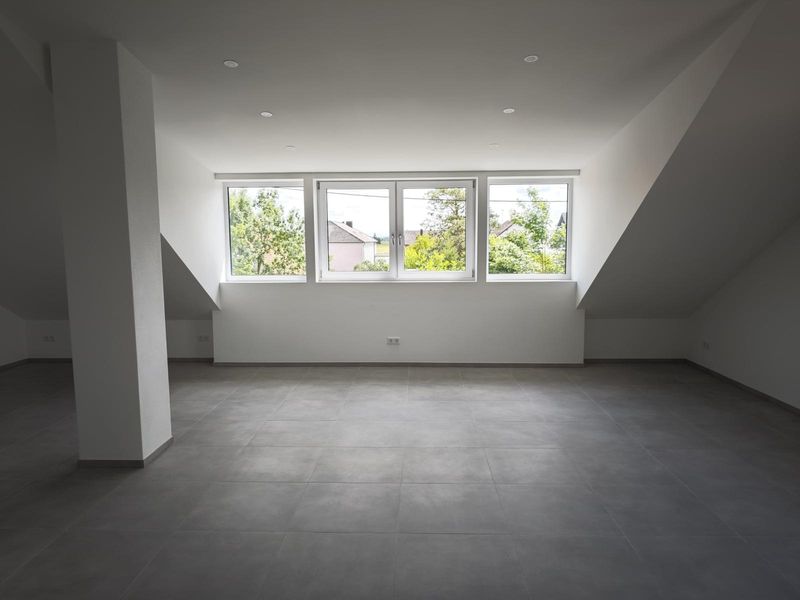 Moderne 4-Zimmer-Dachgeschosswohnung mit ca. 120 m² in Untermeitingen